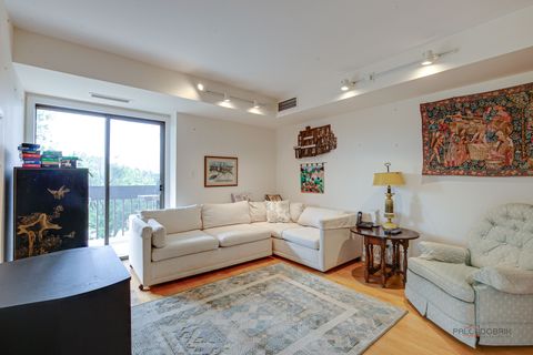 Tiny photo for 1671 Mission Hills Road #302, Northbrook, IL 60062 (MLS # 12490846)