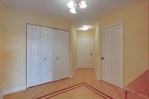 Tiny photo for 1671 Mission Hills Road #302, Northbrook, IL 60062 (MLS # 12490846)