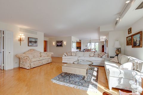 Tiny photo for 1671 Mission Hills Road #302, Northbrook, IL 60062 (MLS # 12490846)