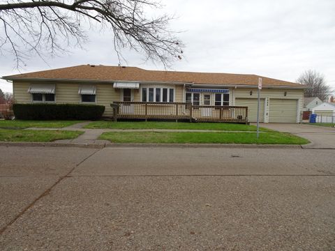 Photo of 1224 W Rusholme Street, Davenport, IA 52804 (MLS # 12609454)