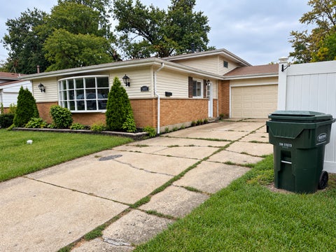 Photo of 303 Gettysburg Street, Park Forest, IL 60466 (MLS # 12766917)