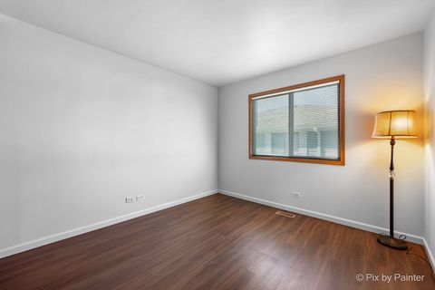 Tiny photo for 29w560 Winchester Circle #4, Warrenville, IL 60555 (MLS # 12540506)