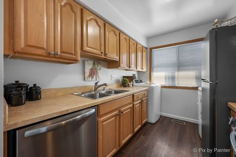 Tiny photo for 29w560 Winchester Circle #4, Warrenville, IL 60555 (MLS # 12540506)