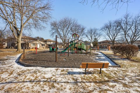 Tiny photo for 29w560 Winchester Circle #4, Warrenville, IL 60555 (MLS # 12540506)