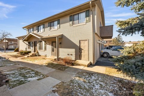 Photo of 29w560 Winchester Circle #4, Warrenville, IL 60555 (MLS # 12540506)
