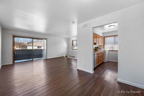 Tiny photo for 29w560 Winchester Circle #4, Warrenville, IL 60555 (MLS # 12540506)