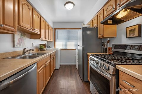 Tiny photo for 29w560 Winchester Circle #4, Warrenville, IL 60555 (MLS # 12540506)