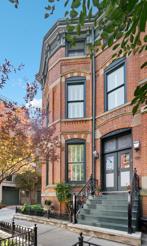 Photo of 119 W Delaware Place, Chicago, IL 60610 (MLS # 12750868)
