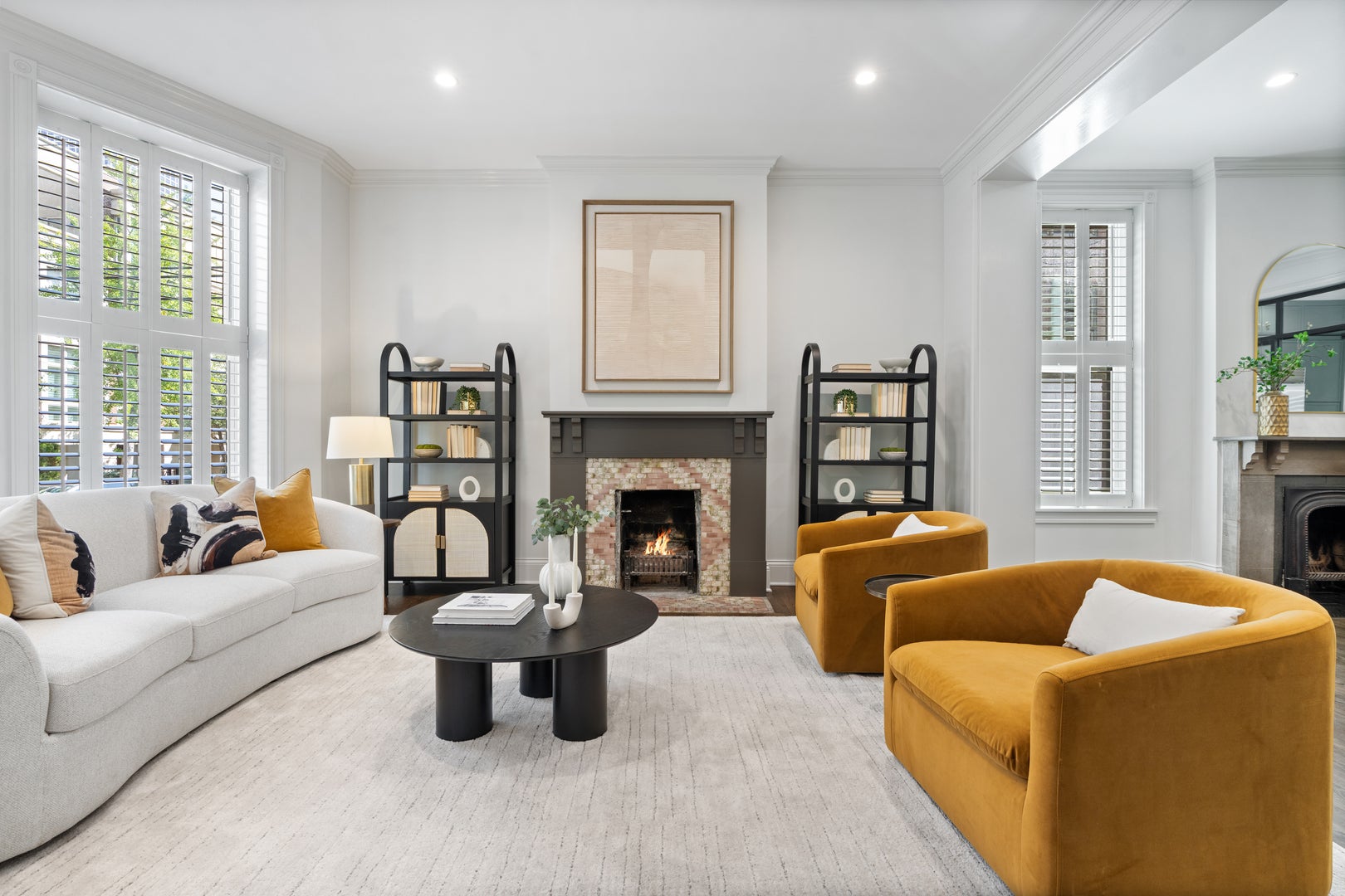 119 W Delaware Place
