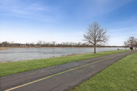 Tiny photo for 1636 E Jonquil Terrace, Arlington Heights, IL 60004 (MLS # 12571218)