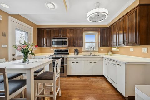 Tiny photo for 1636 E Jonquil Terrace, Arlington Heights, IL 60004 (MLS # 12571218)