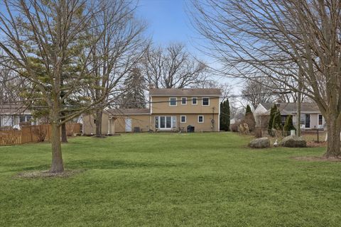 Tiny photo for 1636 E Jonquil Terrace, Arlington Heights, IL 60004 (MLS # 12571218)