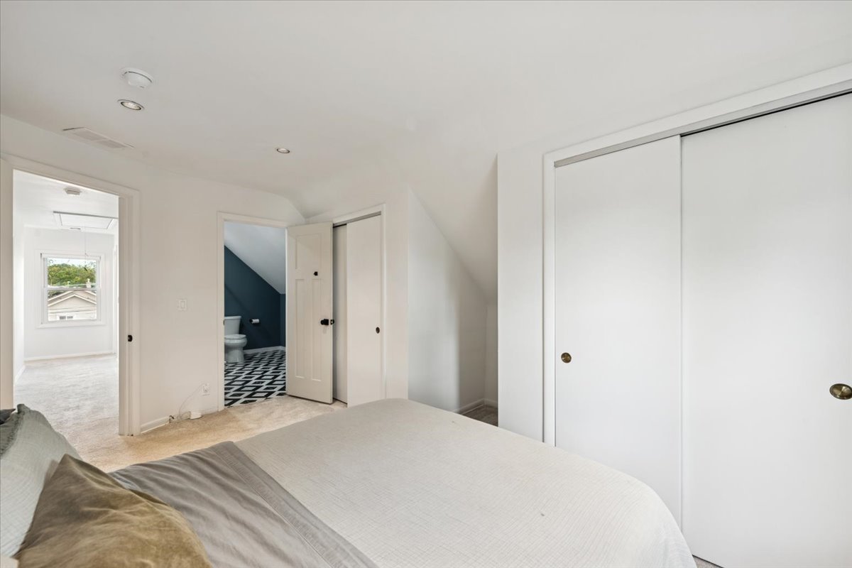 Forest Park, Illinois 60130, United States, 4 Bedrooms Bedrooms, ,3 BathroomsBathrooms,Residential,Active,232797