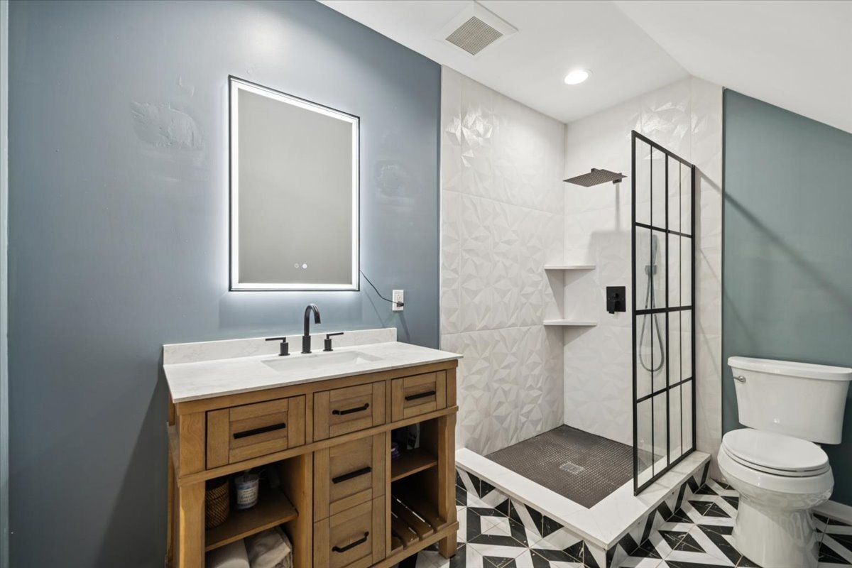 Forest Park, Illinois 60130, United States, 4 Bedrooms Bedrooms, ,3 BathroomsBathrooms,Residential,Active,232797