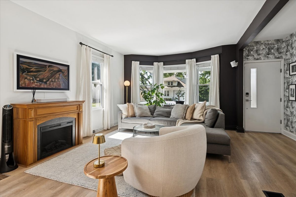 Forest Park, Illinois 60130, United States, 4 Bedrooms Bedrooms, ,3 BathroomsBathrooms,Residential,Active,232797