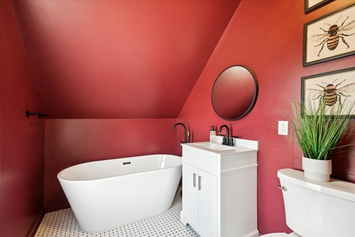 Forest Park, Illinois 60130, United States, 4 Bedrooms Bedrooms, ,3 BathroomsBathrooms,Residential,Active,232797