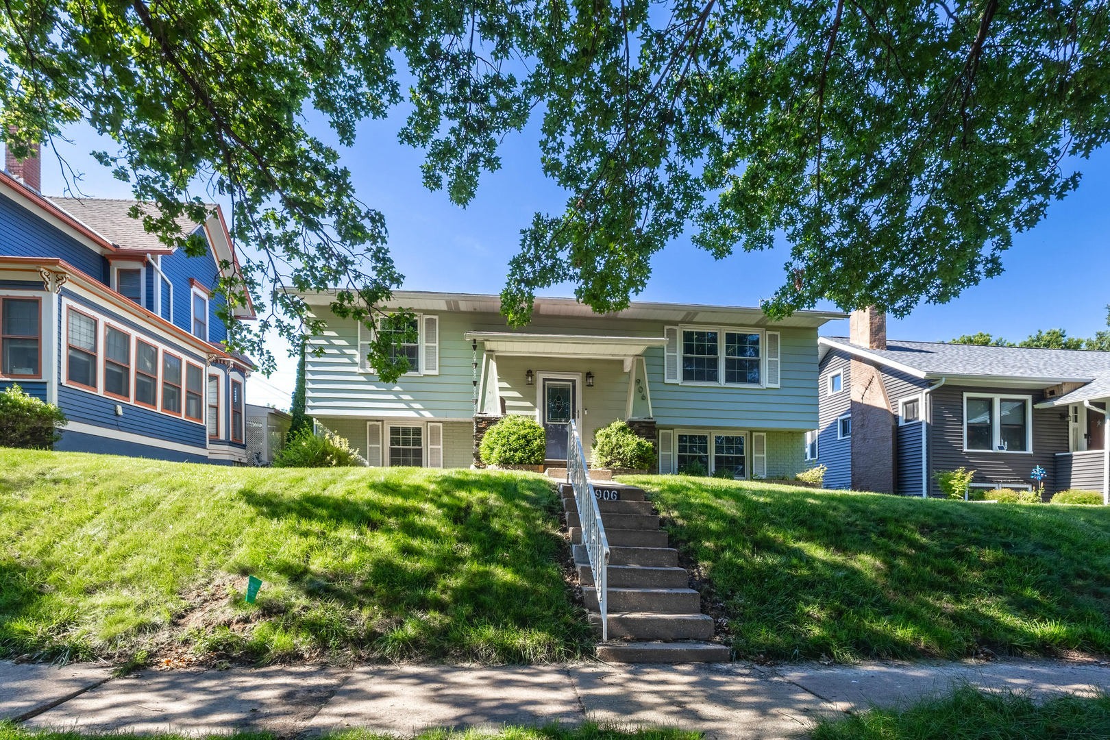 906 E High Street