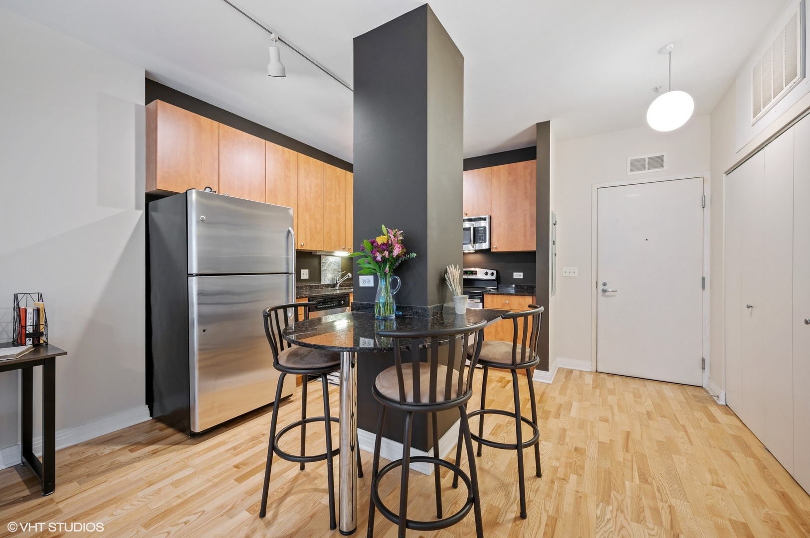 565 W Quincy Street 1003