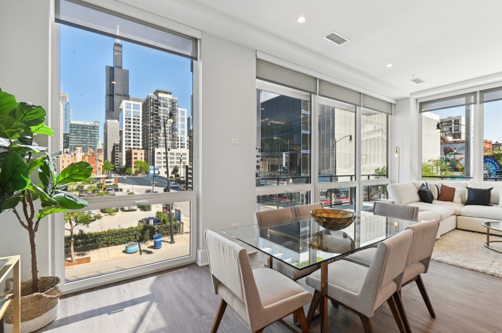 812 W Adams Street 502