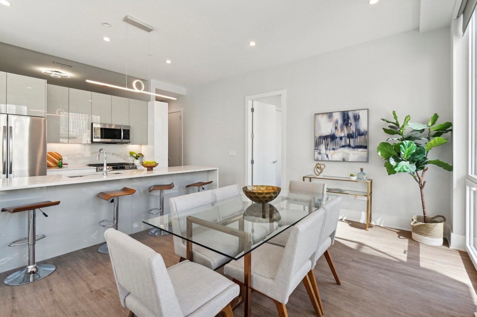 812 W Adams Street 502