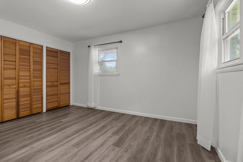 Tiny photo for 312 N Shaddle Avenue, Mundelein, IL 60060 (MLS # 12442330)