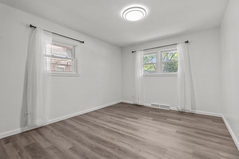 Tiny photo for 312 N Shaddle Avenue, Mundelein, IL 60060 (MLS # 12442330)