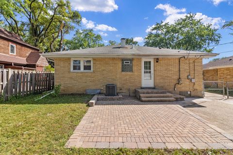 Tiny photo for 312 N Shaddle Avenue, Mundelein, IL 60060 (MLS # 12442330)