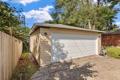 Tiny photo for 312 N Shaddle Avenue, Mundelein, IL 60060 (MLS # 12442330)