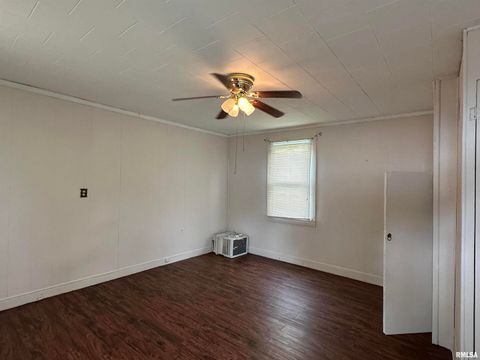 Tiny photo for 1520 Gartside Street, Murphysboro, IL 62966 (MLS # EB458534)