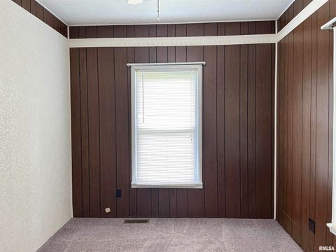 Tiny photo for 1520 Gartside Street, Murphysboro, IL 62966 (MLS # EB458534)