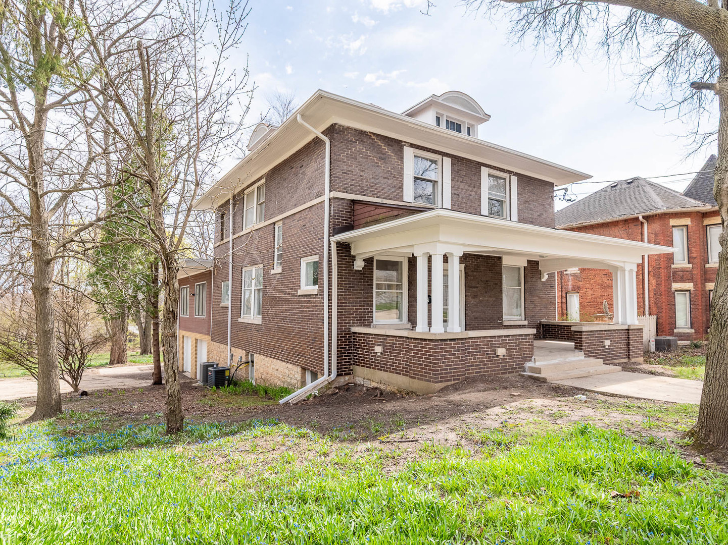 250 N Batavia Avenue