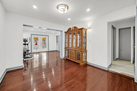 Tiny photo for 6423 N Seeley Avenue, Chicago, IL 60645 (MLS # 12488412)