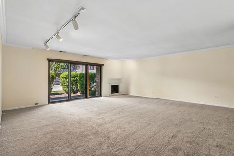 Tiny photo for 925 Spring Hill Drive #102, Northbrook, IL 60062 (MLS # 12577233)