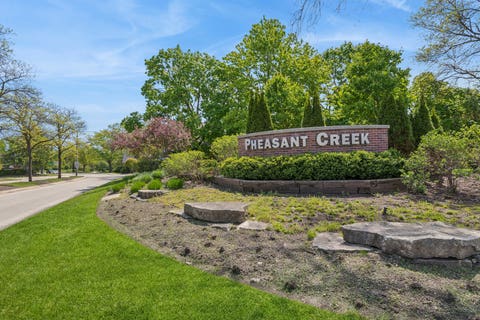 Tiny photo for 925 Spring Hill Drive #102, Northbrook, IL 60062 (MLS # 12577233)