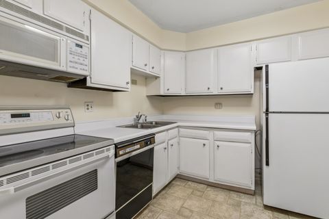 Tiny photo for 925 Spring Hill Drive #102, Northbrook, IL 60062 (MLS # 12577233)