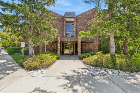 925 Spring Hill Drive 102 Northbrook IL 60062