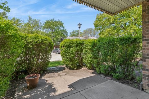 Tiny photo for 925 Spring Hill Drive #102, Northbrook, IL 60062 (MLS # 12577233)