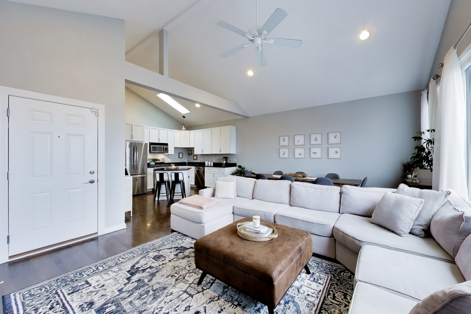 1927 W BELMONT Avenue 4