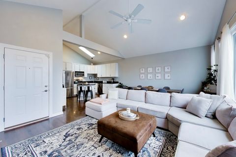 Tiny photo for 1927 W BELMONT Avenue #4, Chicago, IL 60657 (MLS # 12606991)