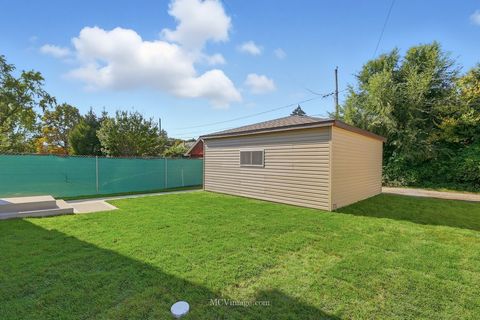 Tiny photo for 9322 S Trumbull Avenue, Evergreen Park, IL 60805 (MLS # 12498778)