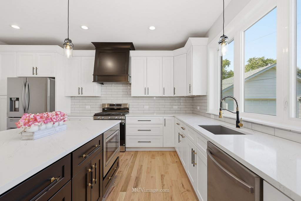 9322 S Trumbull Avenue