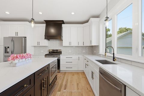 Tiny photo for 9322 S Trumbull Avenue, Evergreen Park, IL 60805 (MLS # 12498778)