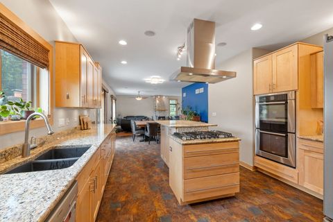 Tiny photo for 5546 Laurel Avenue, La Grange Highlands, IL 60525 (MLS # 12479730)