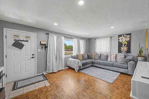 Tiny photo for 813 Valley Stream Drive #A, Wheeling, IL 60090 (MLS # 12706461)