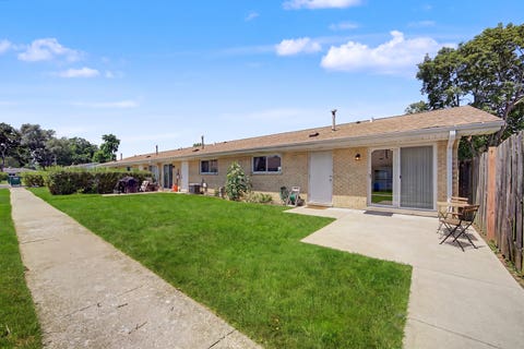 Tiny photo for 813 Valley Stream Drive #A, Wheeling, IL 60090 (MLS # 12706461)