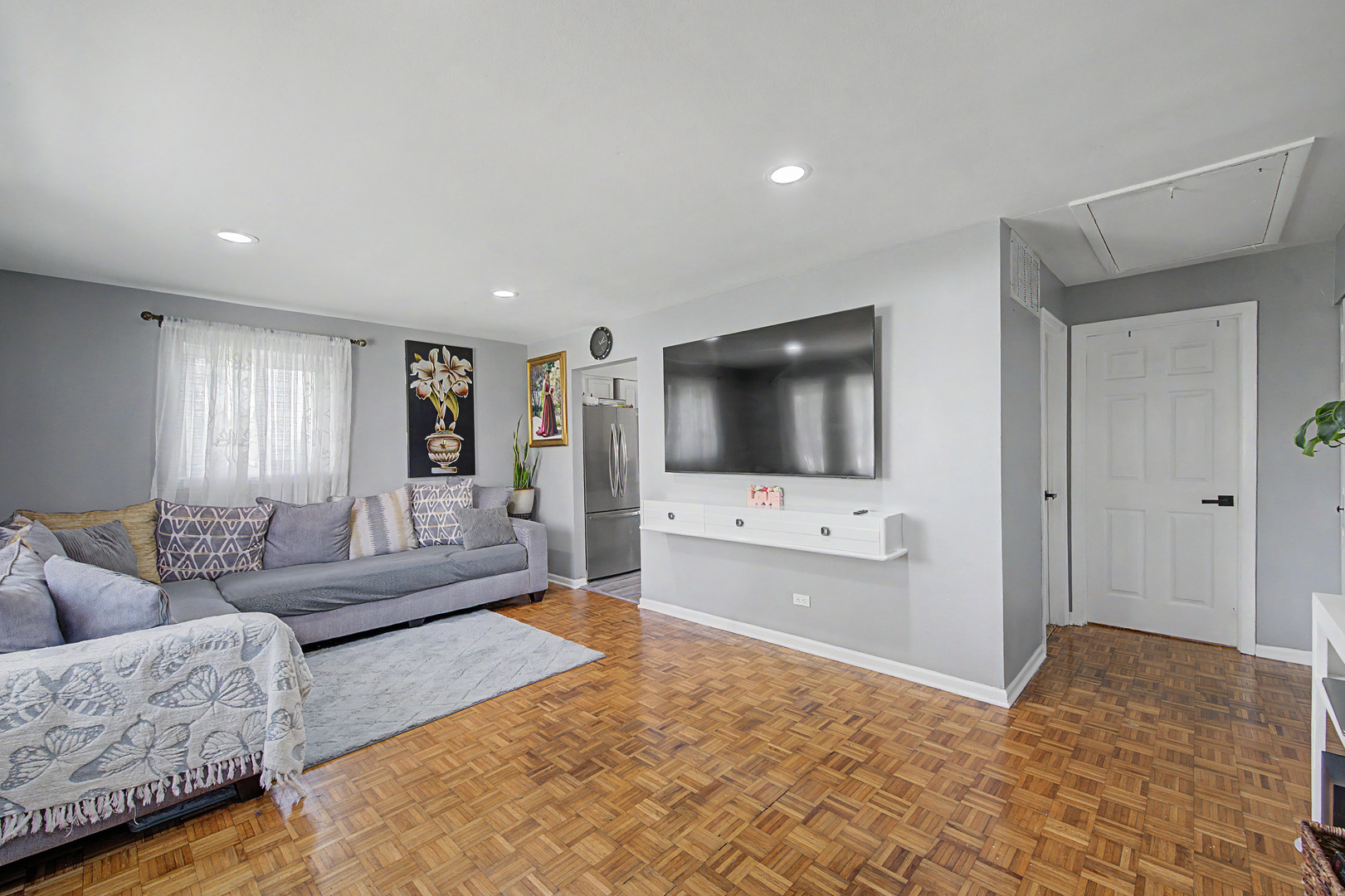 813 Valley Stream Drive A