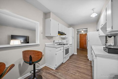 Tiny photo for 1311 S Finley Road #104, Lombard, IL 60148 (MLS # 12519707)