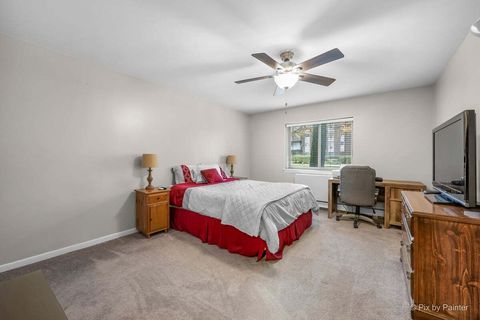 Tiny photo for 1311 S Finley Road #104, Lombard, IL 60148 (MLS # 12519707)