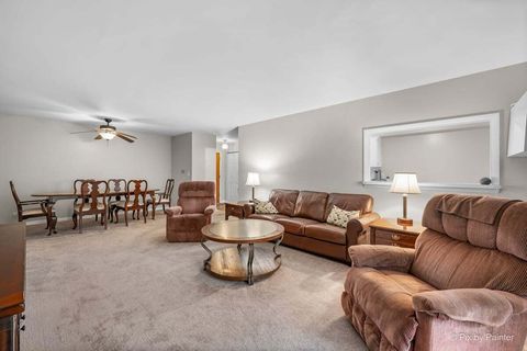 Tiny photo for 1311 S Finley Road #104, Lombard, IL 60148 (MLS # 12519707)