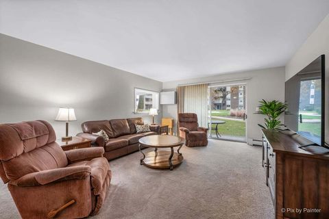 Tiny photo for 1311 S Finley Road #104, Lombard, IL 60148 (MLS # 12519707)